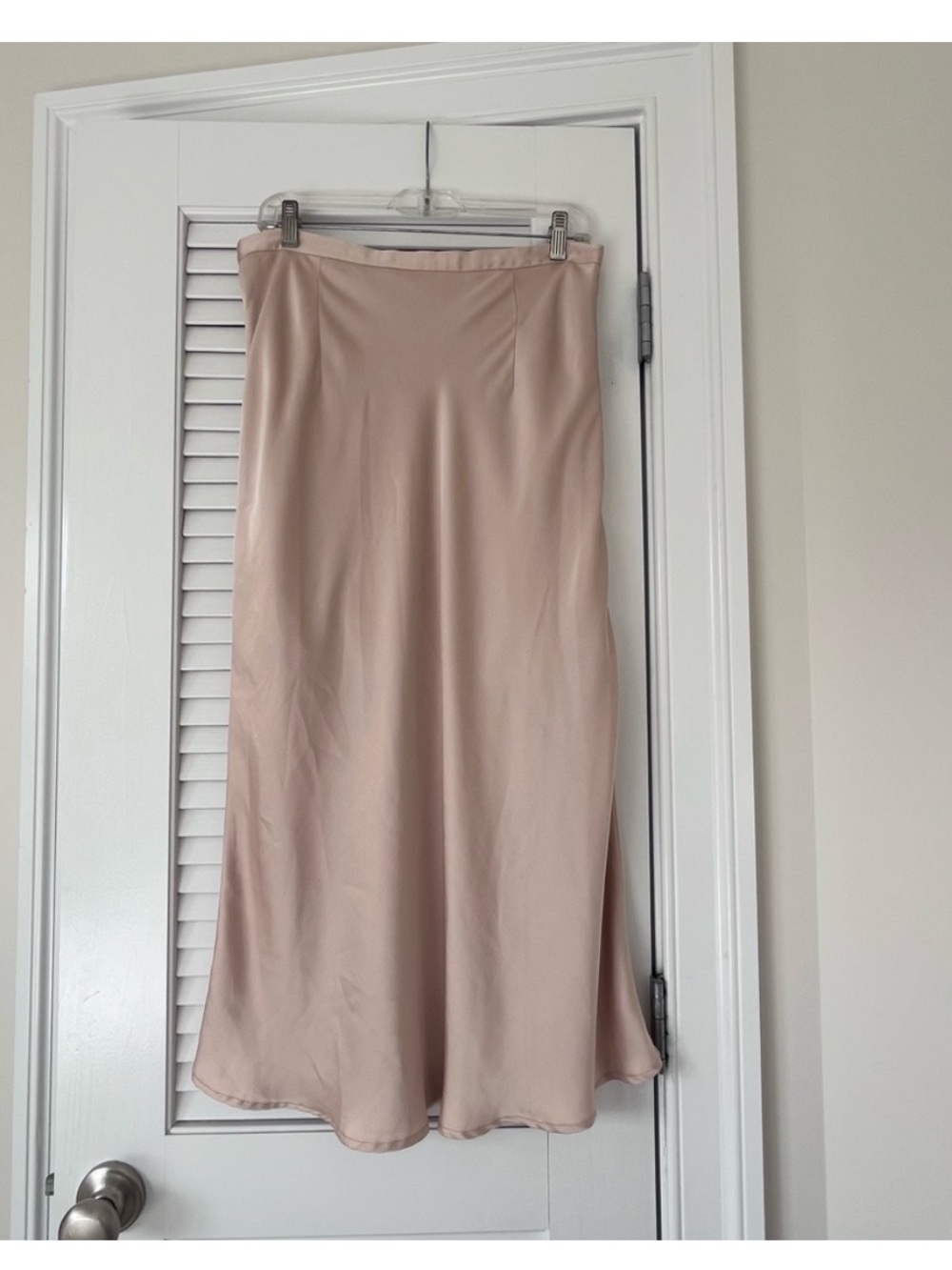 Commense Cream Shiny Midi Skirt